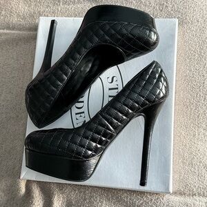 Steve Madden Black Quilted Qwin Heels 7
